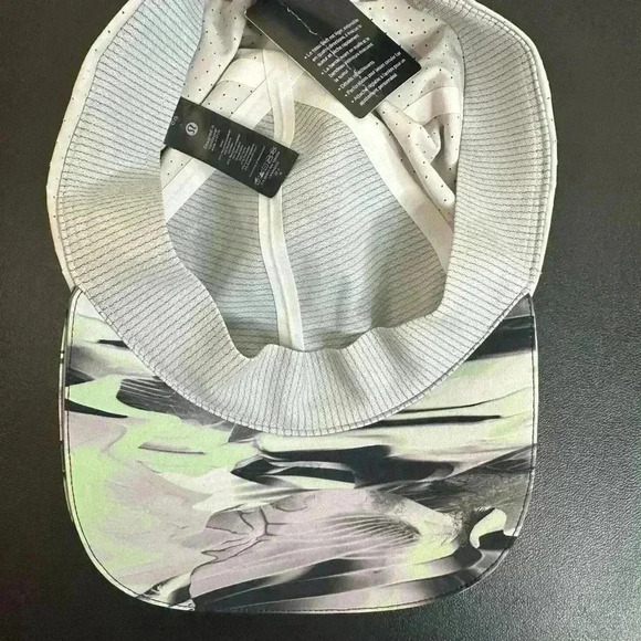 Lululemon Fast and Free Running Hat M9AOOS Vent Paint Glide Multi one size - Picture 3 of 6